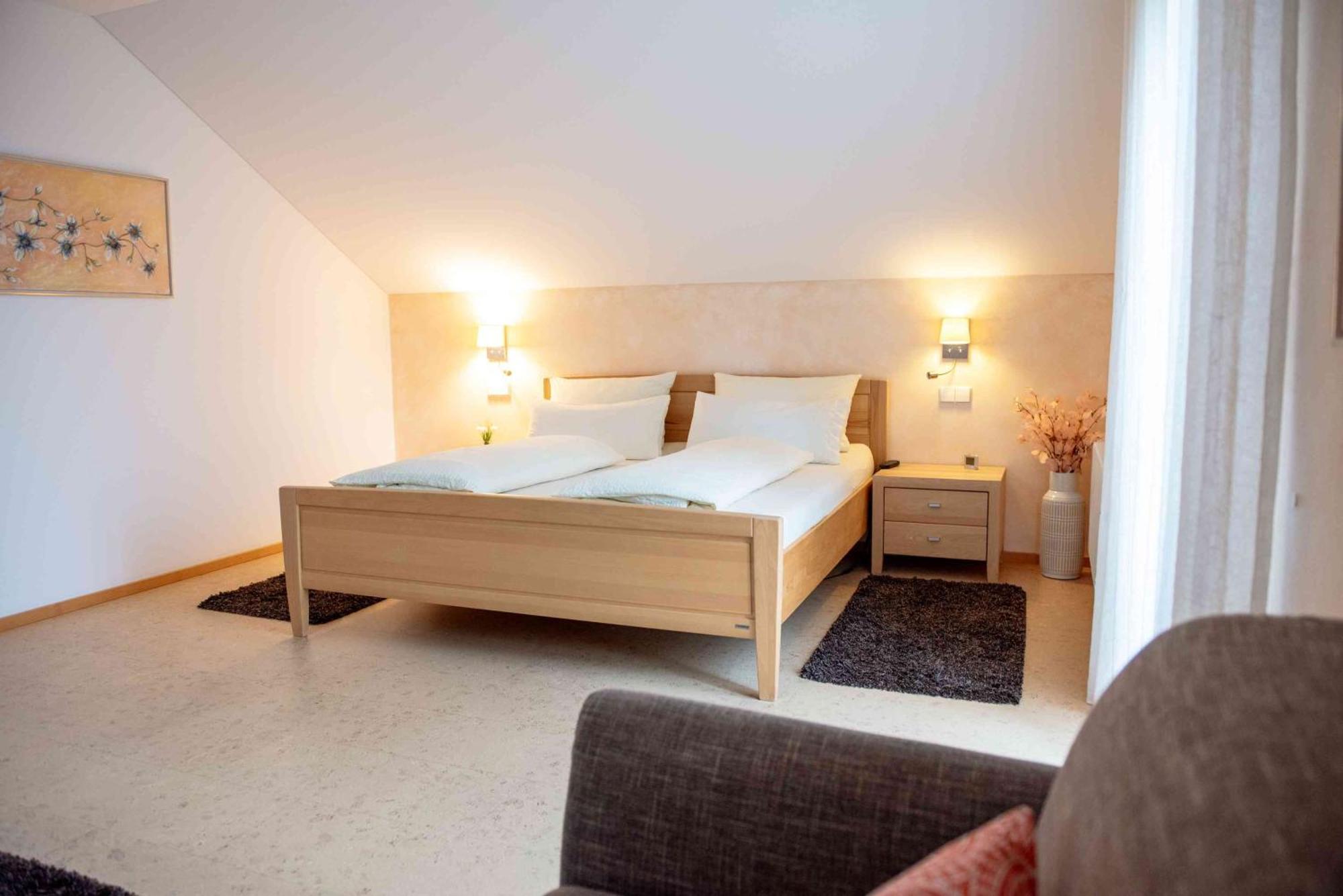 Gaestehaus Am Fuerstweg Heuchelheim-Klingen Екстер'єр фото