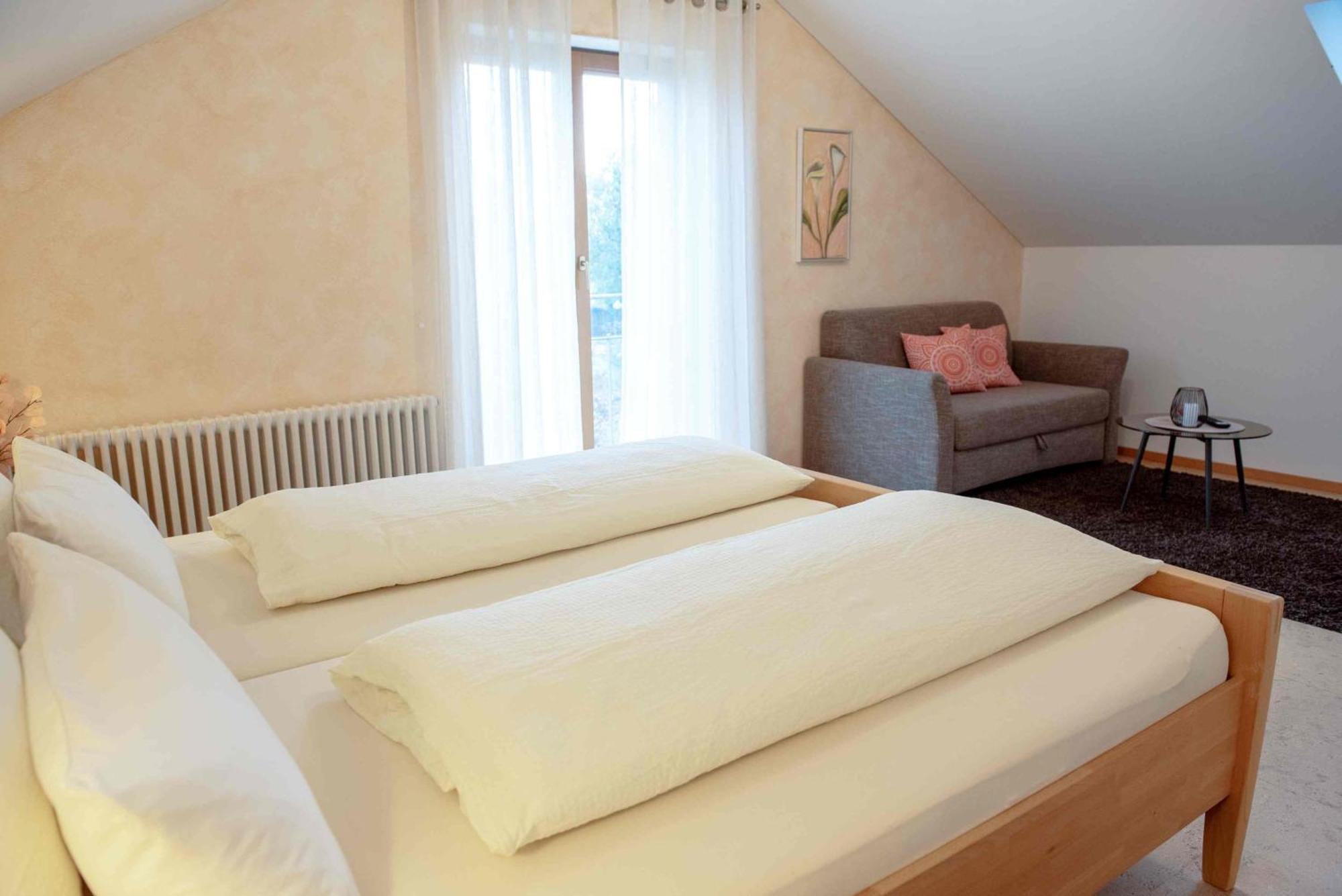 Gaestehaus Am Fuerstweg Heuchelheim-Klingen Екстер'єр фото
