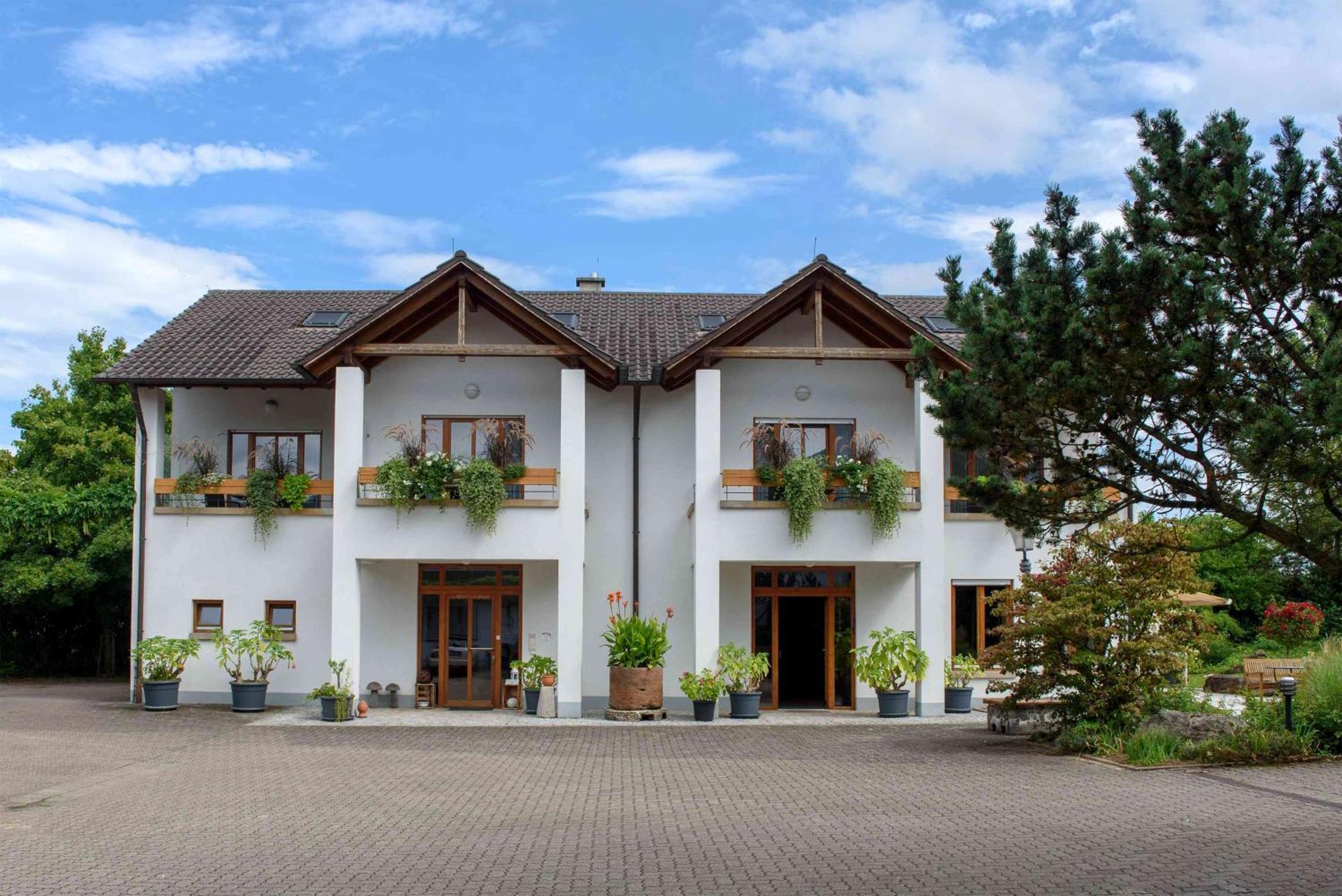 Gaestehaus Am Fuerstweg Heuchelheim-Klingen Екстер'єр фото